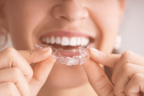 GSD-BLOG-Invisalign-versus-SmileDirectClub-Straight-Teeth-BLOG03.02.21