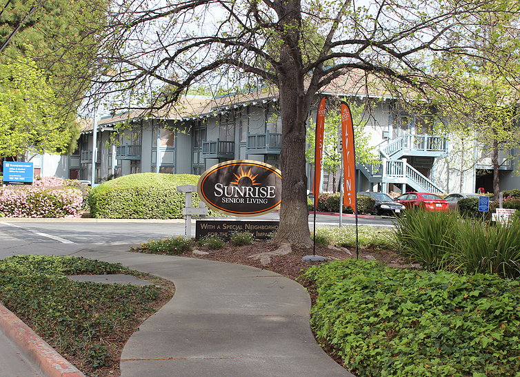 Entrance into the parking lot (coming from downtown Walnut Creek)